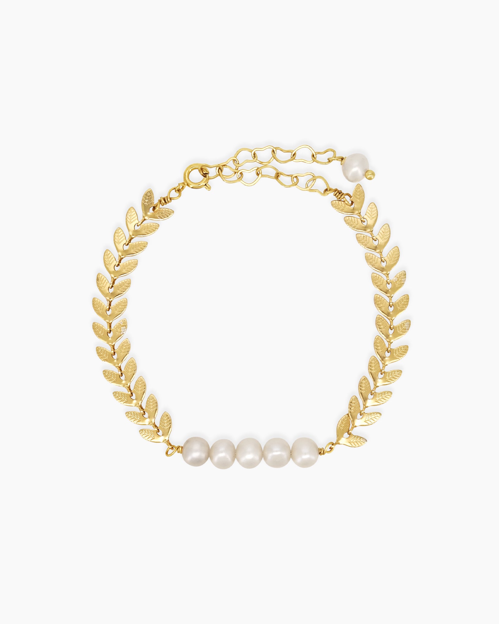 A bracelet of textured laurel leaves and luminous freshwater pearls for a look of classical beauty